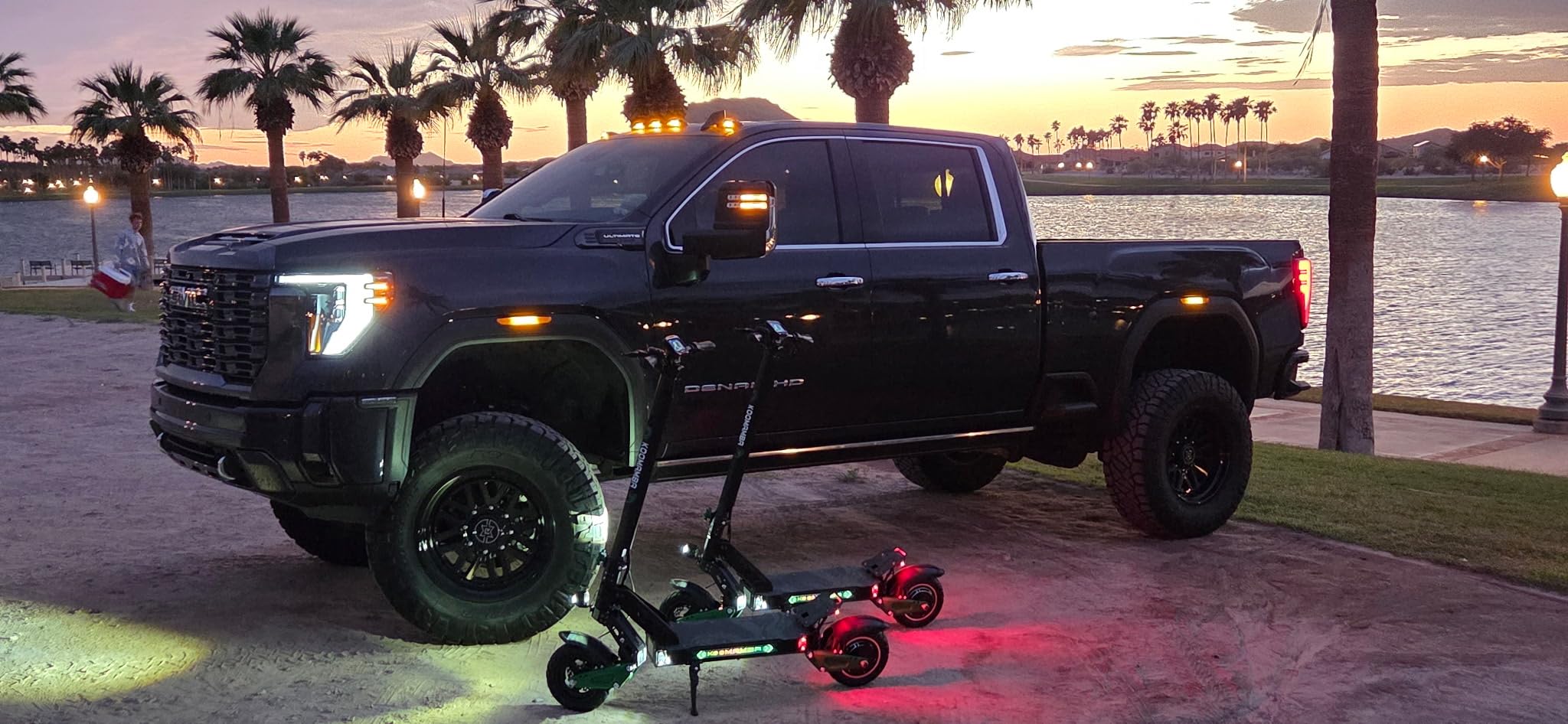MetaMoov electric scooter rider photo 1