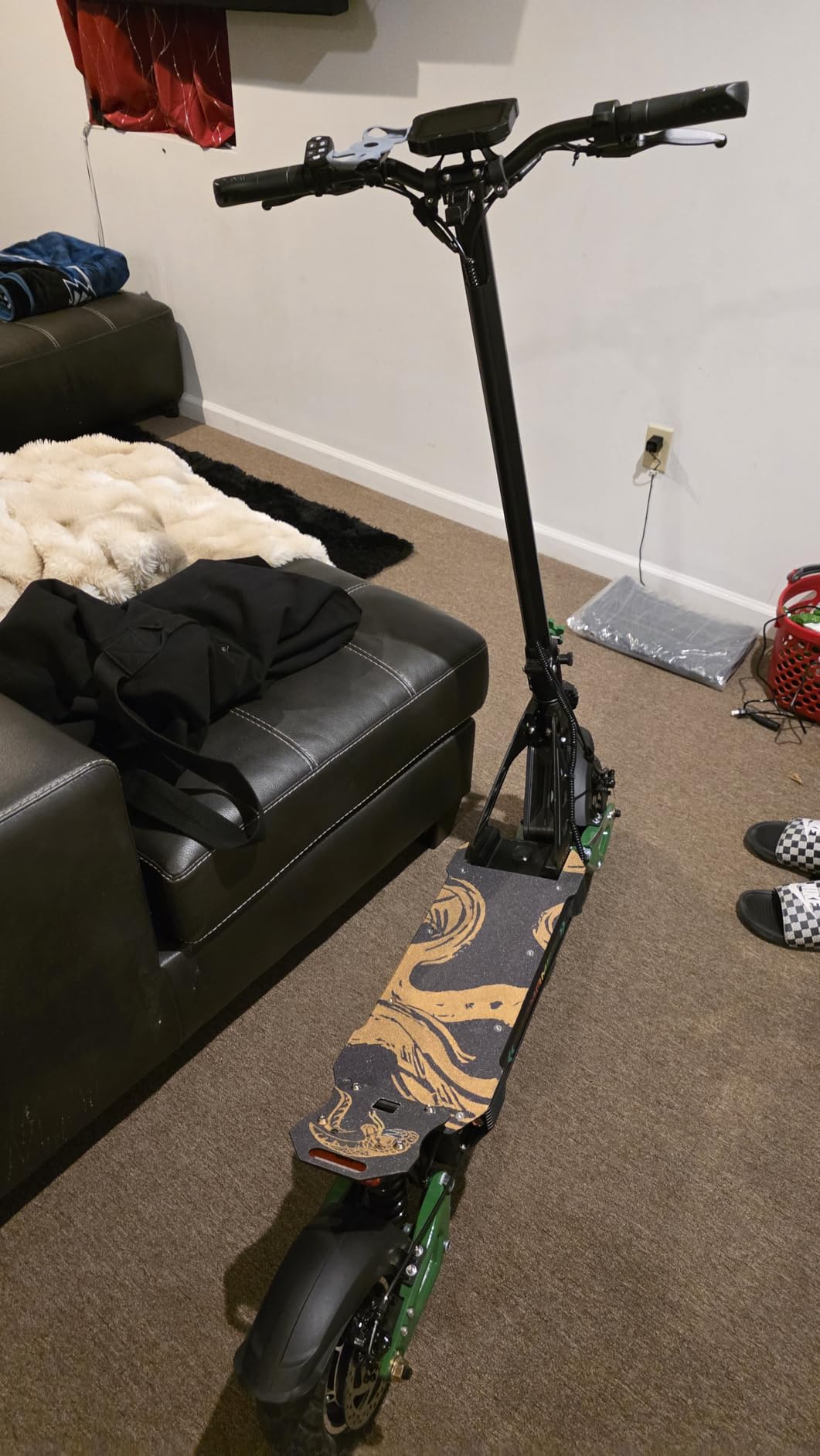 MetaMoov electric scooter rider photo 3